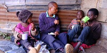 csm_Nairobi-strassenkinder_DSCF3551_web_133592c3b4