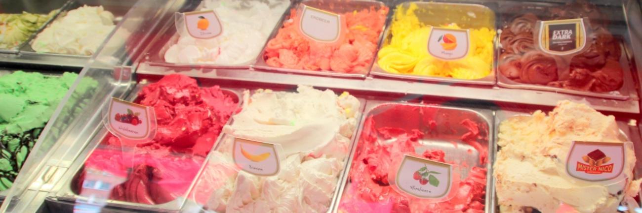 Eis in Hülle und Fülle  Eis schlecken, Sommer, Sonne,  naschen, Süßes, Eisdiele,  Erfrischung, Abkühlung, Ex-Bild-DB-ID: 11028