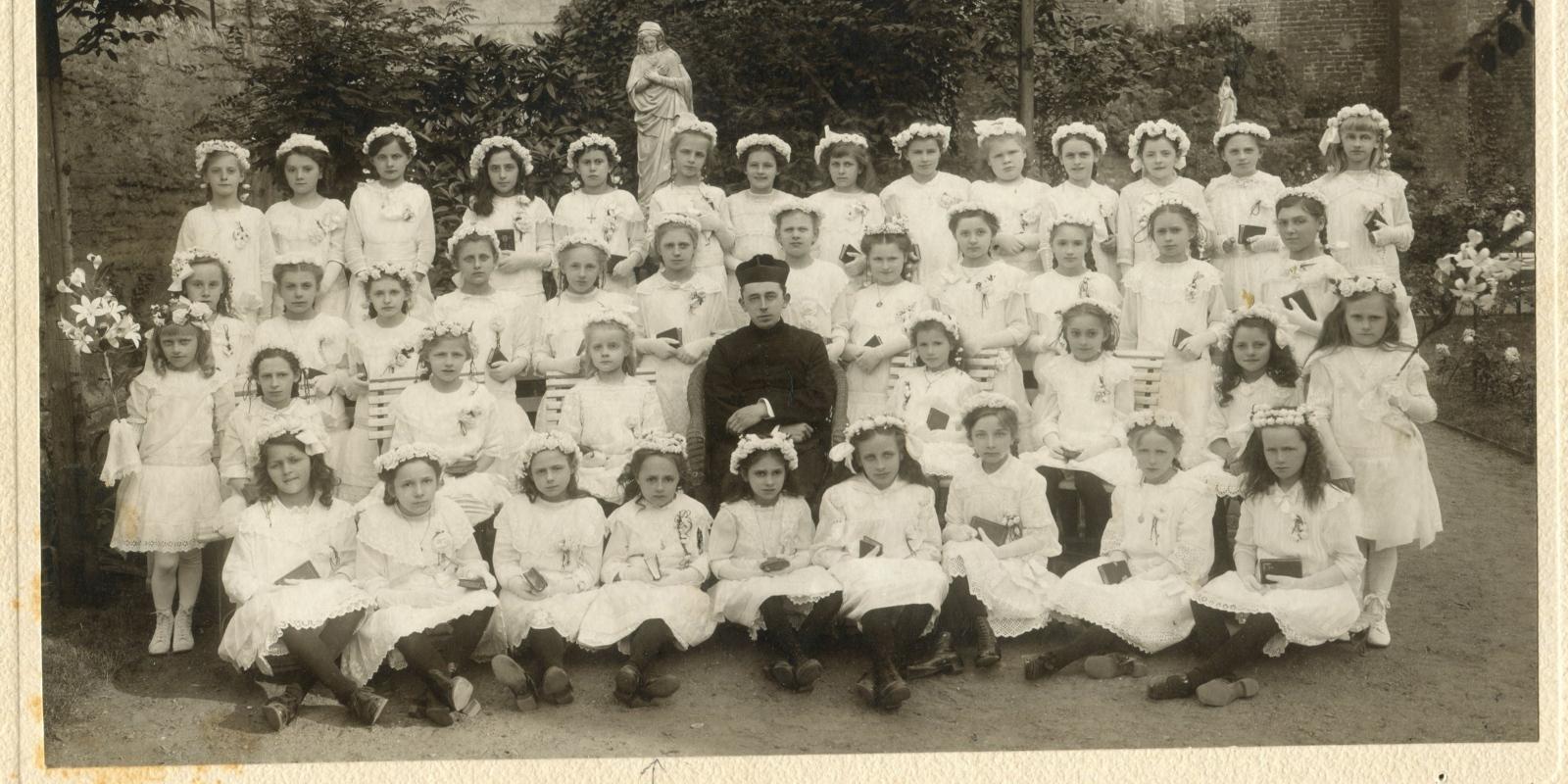 Schule Marienberg Realgymnasiale Studienanstalt Lyzeum für Maedchen Kommunionfeier