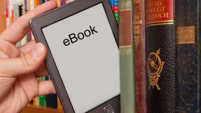 e-Book zwischen Büchern