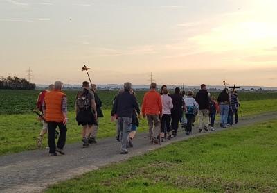 Trierpilger auf dem Weg