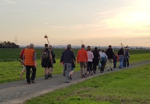 Trierpilger auf dem Weg