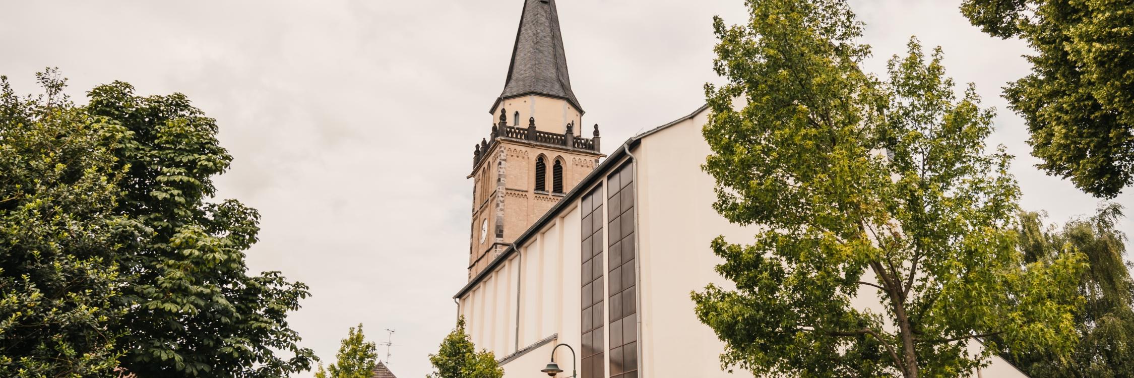 Kirche außen Straße