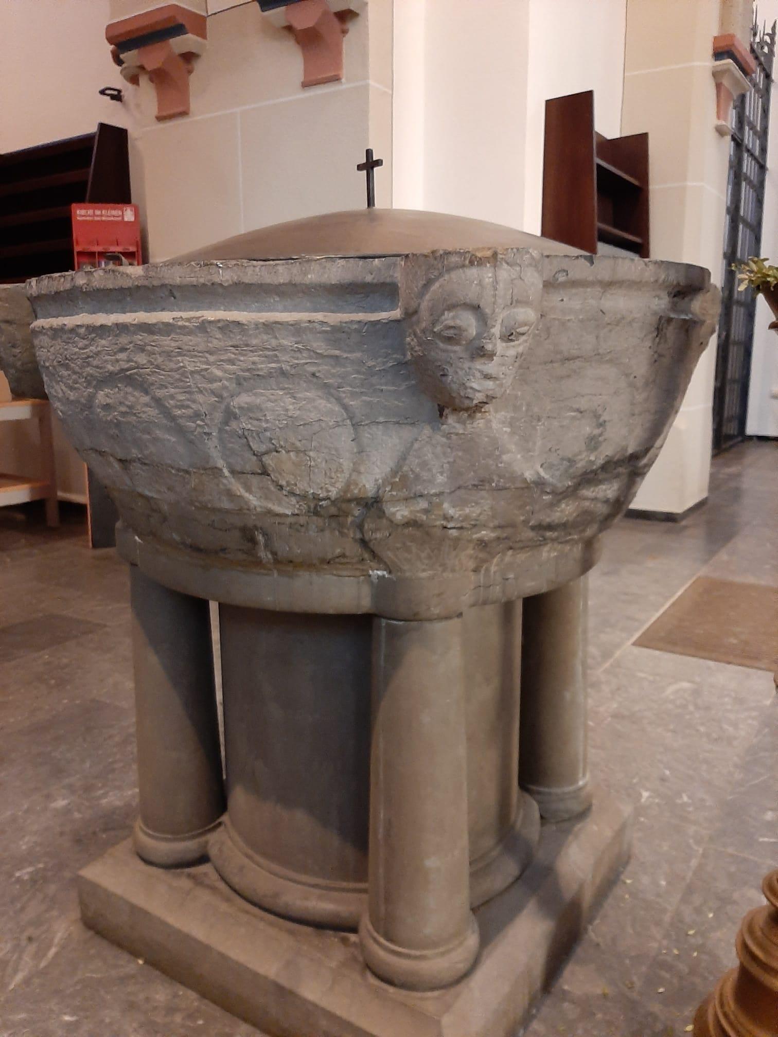 Taufbecken St. Cyriakus Neuenhausen